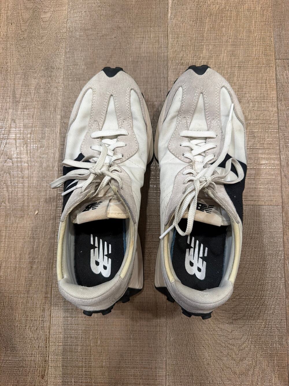 New Balance 327 unisex White and Black Sneakers